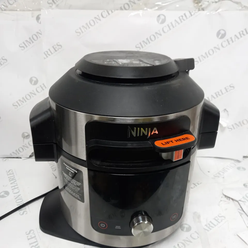 BOXED NINJA FOODI MAX SMARTLID 7.5L MULTI COOKER & AIR FRYER