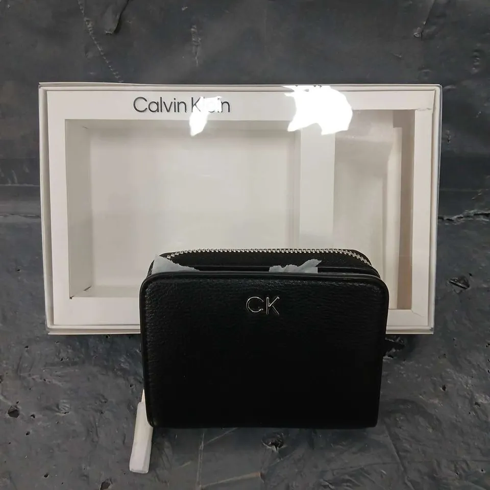 CALVIN KLEIN PURSE IN BLACK 