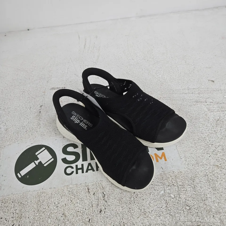 SKECHERS SLIP-INS BLACK KNIT SLIP-ON SHOES – PAIR SIZE 5