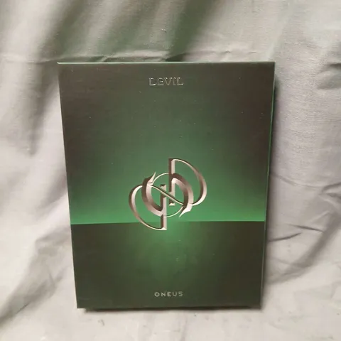 ONEUS - DEVIL (1ST FULL ALBUM) CD WITH BOOKLET