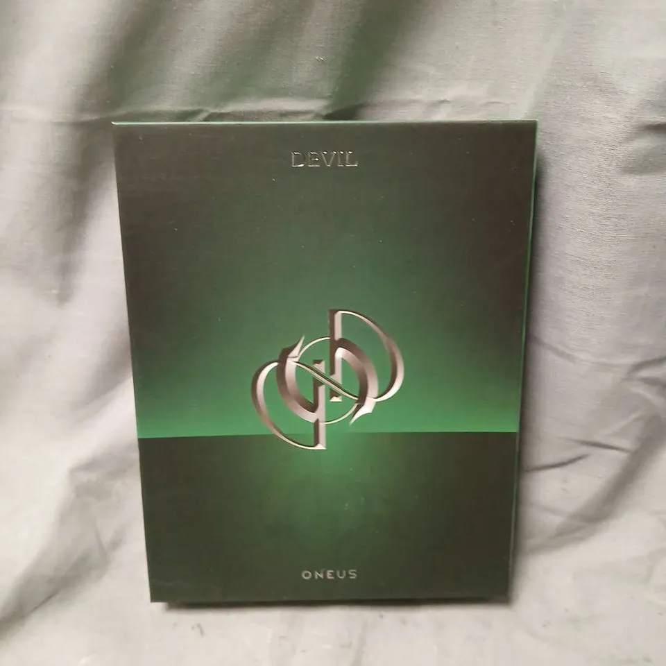 ONEUS - DEVIL (1ST FULL ALBUM) CD WITH BOOKLET