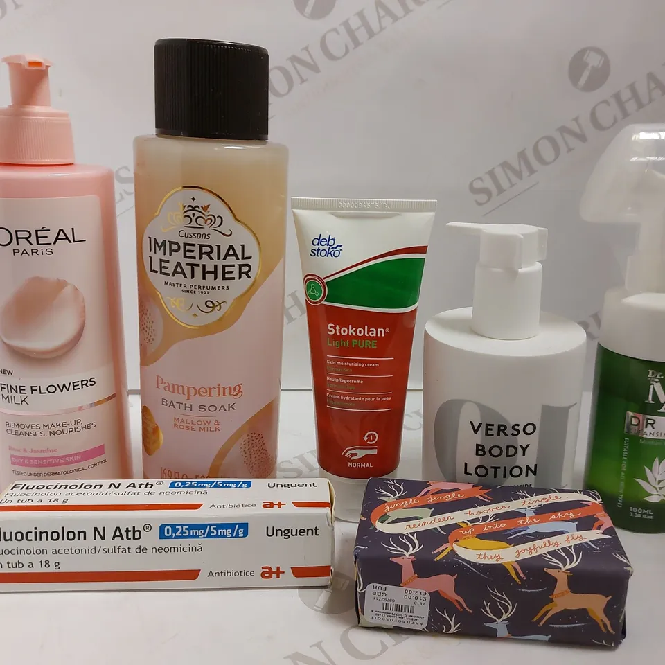 BOX OF APPROX 15 COSMETIC ITEMS TO INCLUDE VERSO BODY LOTION, L`OREAL FINE FLOWERS MILK, IMPERIAL LEATHER BATH SOAP