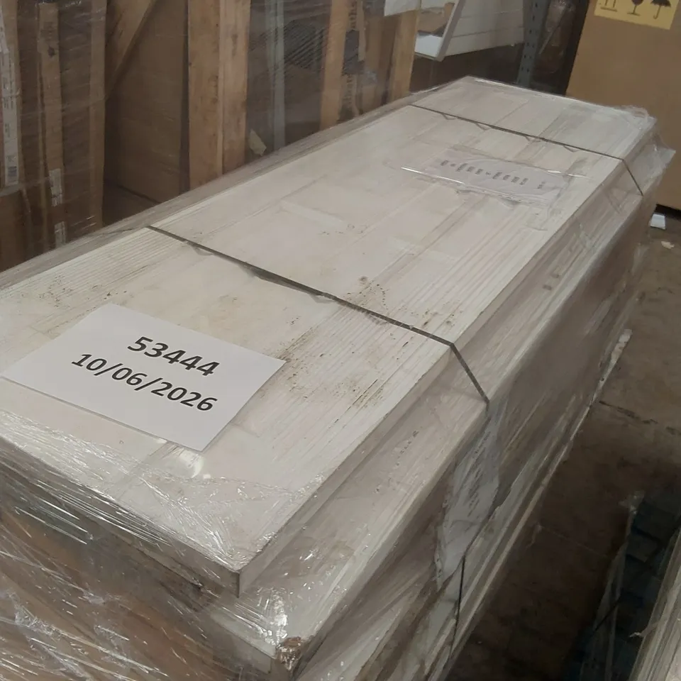 PALLET CONTAINING APPROXIMATELY 30x INTERNAL HOUSE DOORS