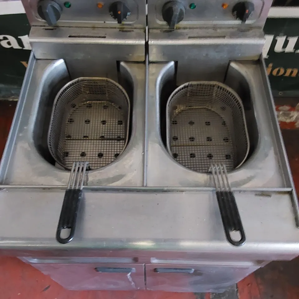 COMMERCIAL DOUBLE FRYER
