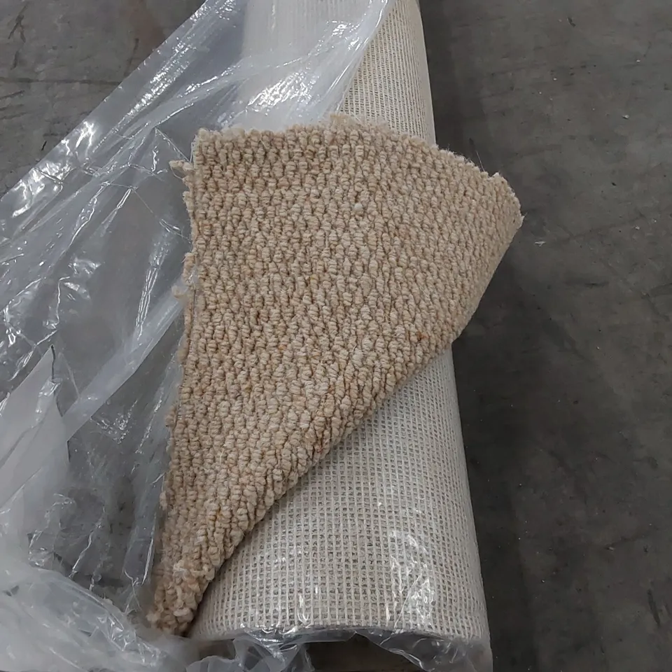 ROLL OF QUALITY PINNACLE AB CARPET // SIZE: APPROXIMATELY 2.45 X 4m