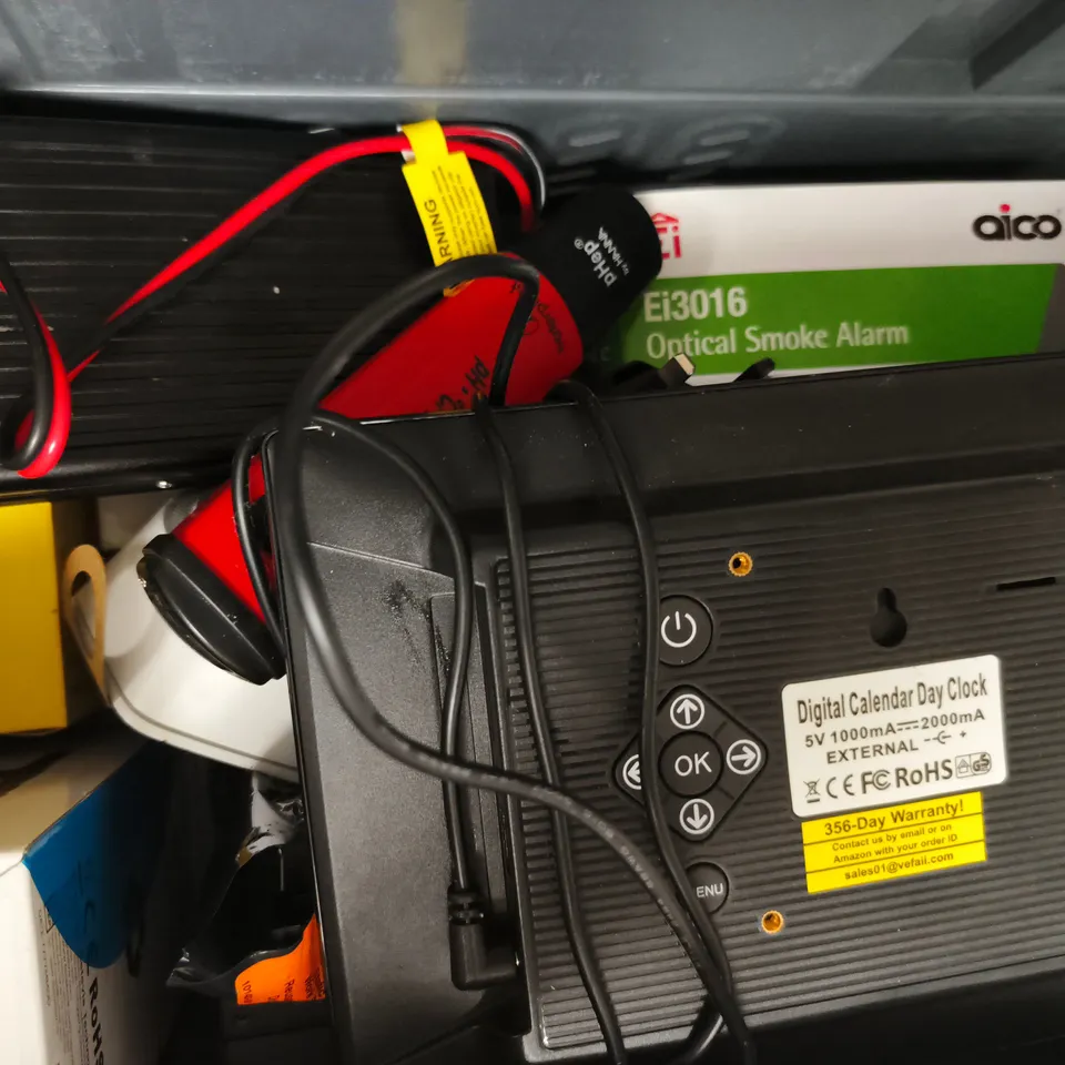 APPROXIMATELY 10 ASSORTED HOUSEHOLD ITEMS TO INCLUDE CAMERA BATTERY CHARGER, PORTABLE SSD, ETC