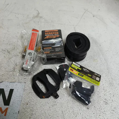 APPROXIMATELY 15 ASSORTED VEHICLE PARTS/ACCESSORIES TO INCLUDE SCRATCH REPAIR, KEY COVER, INNER TUBE ETC