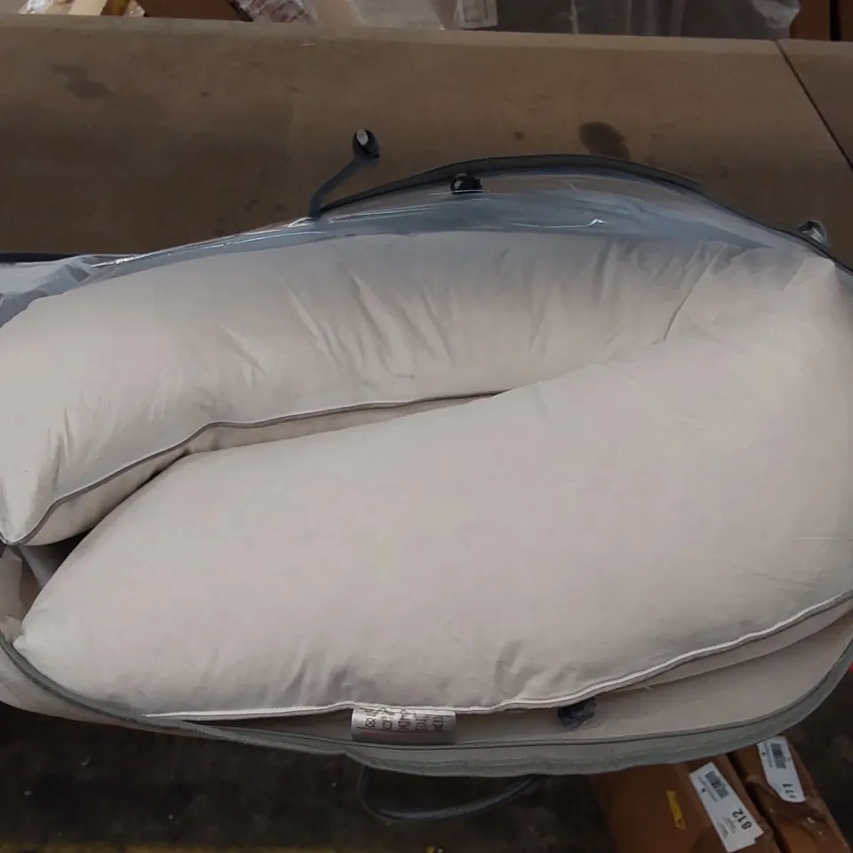 BAGGED V-SHAPED DUCK FEATHER AND DOWN PILLOW (1 ITEM)