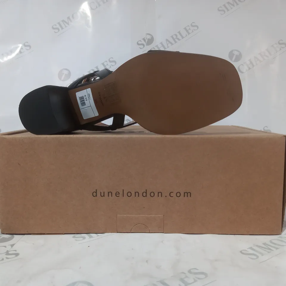 BOXED PAIR OF DUNE LONDON LEATHER SNAFFLE BLOCK HEEL SANDALS IN BLACK SIZE 6