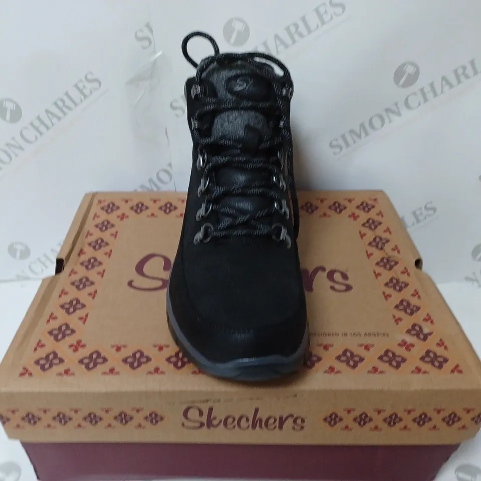 BOXED PAIR OF SKECHERS SYNERGY WARM BOOTS, BLACK - SIZE 6