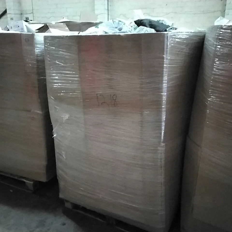 PALLET TO CONTAIN A LARGE QUANTITY OF HOSE PIPE PRODUCTS AND ACCESSORIES // BRANDS AND MODELS VARY
