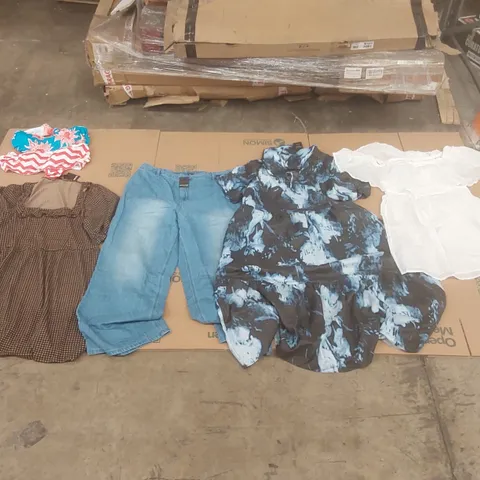 PALLET CONTAINING APPROXIMATELY 700X BRAND NEW ASSORTED DESIGNER CLOTHING ITEMS INCLUDING: SIMPLY BE DRESSES, JD WILLIAMS JEANS, BIKINI TOPS ECT