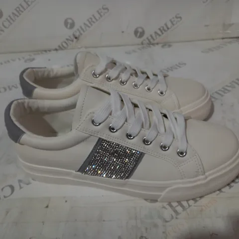 SIMPLY BOTH WHITE TRAINERS SIZE 6