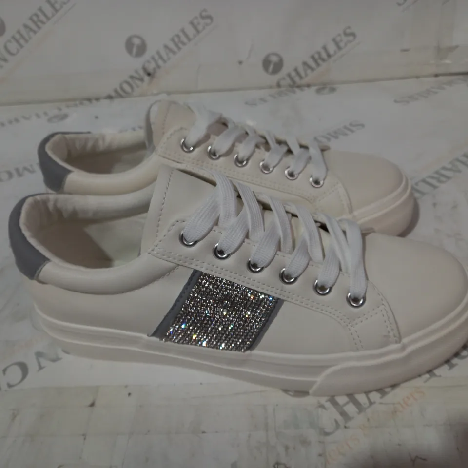 SIMPLY BOTH WHITE TRAINERS SIZE 6