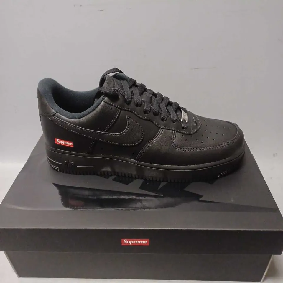 BOXED PAIR OF NIKE AIR SUPREME TRAINERS IN BLACK - 8