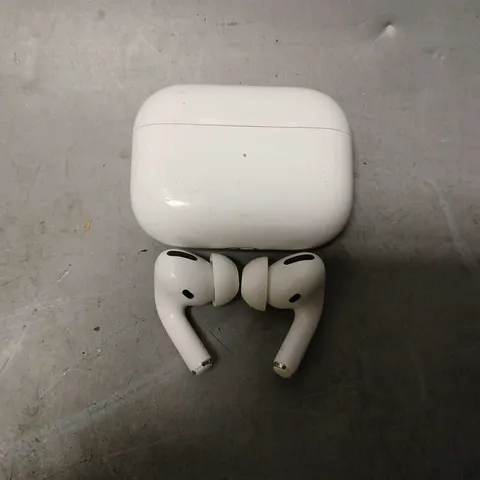 APPLE AIRPODS WITH CHARGING CASE - A2190