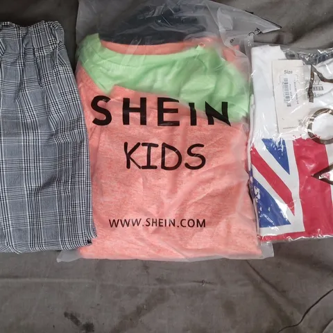 BOX OF APPROXIMATELY 20 ASSORTED KID'S CLOTHING AND FASHION ITEMS IN VARIOUS STYLES, SIZES, AND COLOURS, ETC - COLLECTION ONLY