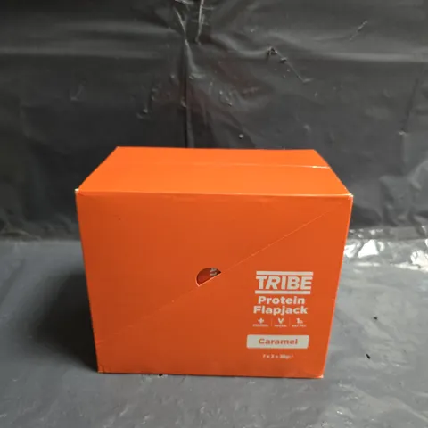 TRIBE PROTEIN FLAPJACK CARAMEL – BOXED SNACK BAR
