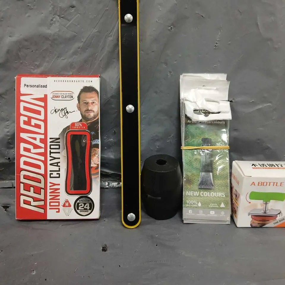 BOX OF APPROXIMATELY 12 ASSORTED ITEMS TO INCLUDE - A BOTTLE OPENER , RED DRAGON JONNY CLAYTON DARTS ETC