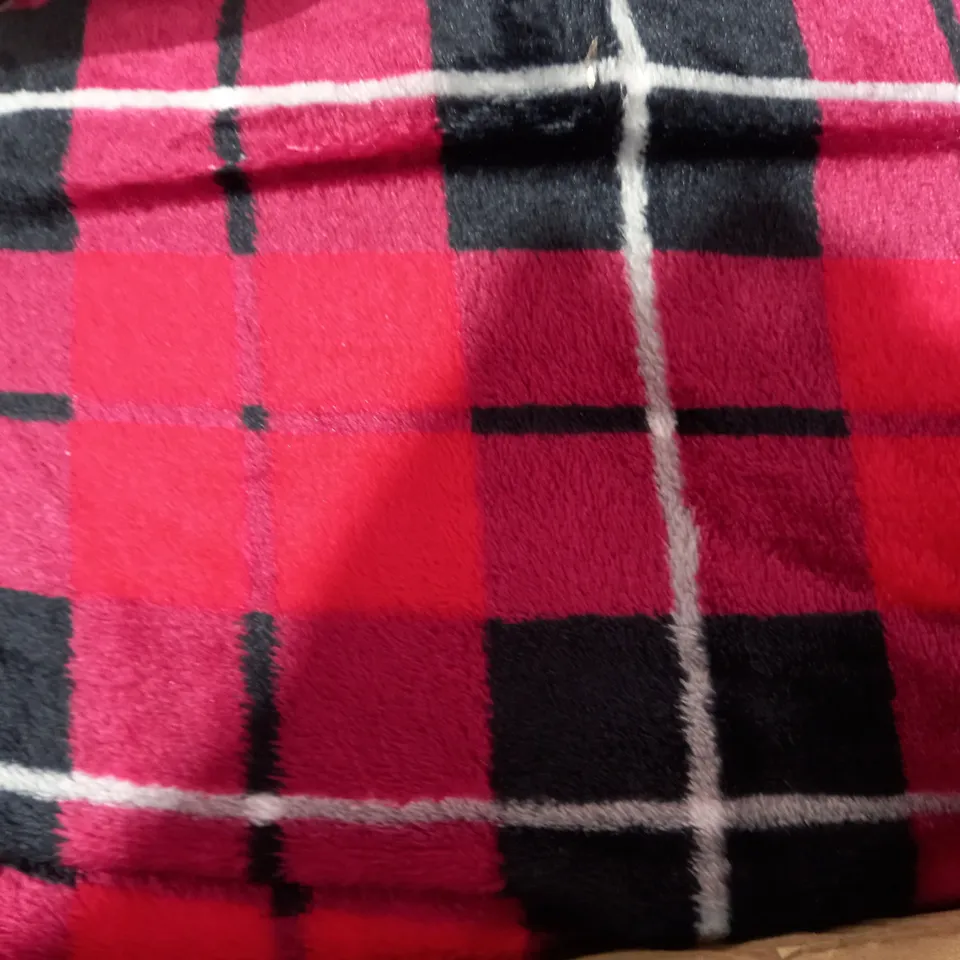 COZEE HOME PLAID VELVETSOFT THROW