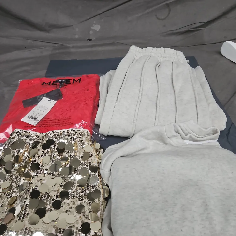 APPROXIMATELY 25 ASSORTED CLOTHING AND FASHION PRODUCTS IN VARIOUS STYLES AND SIZES - COLLECTION ONLY