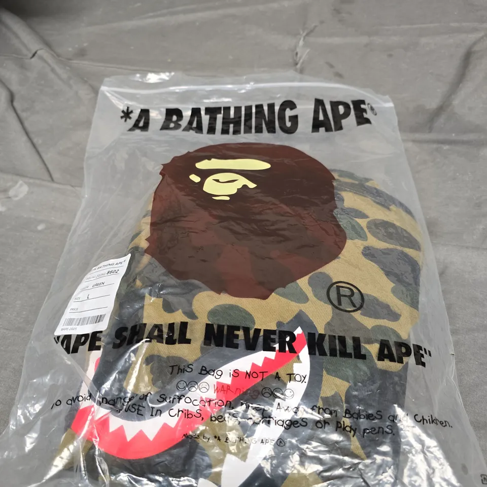 A BATHING APE CAMOUFLAGE SHORTS – SIZE L
