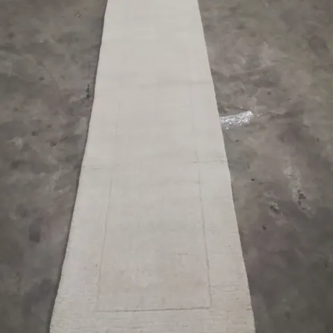 QUALITY DESIGNER AREA RUG - APPROXIMATELY 300X70CM