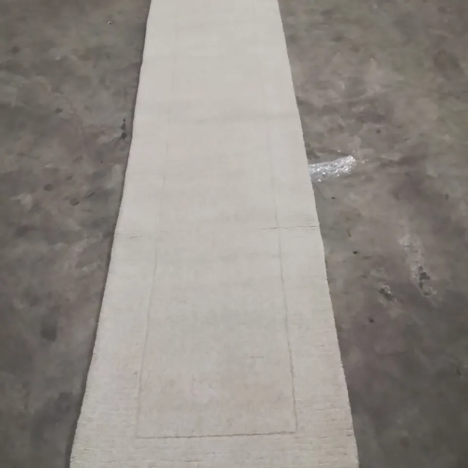 QUALITY DESIGNER AREA RUG - APPROXIMATELY 300X70CM