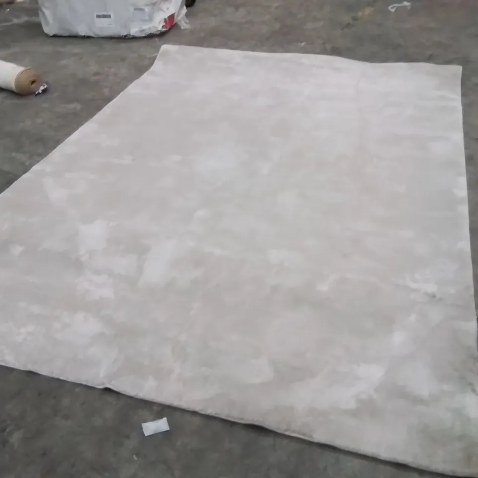 QUALITY DESIGNER AREA RUG - APPROXIMATELY 290X200CM