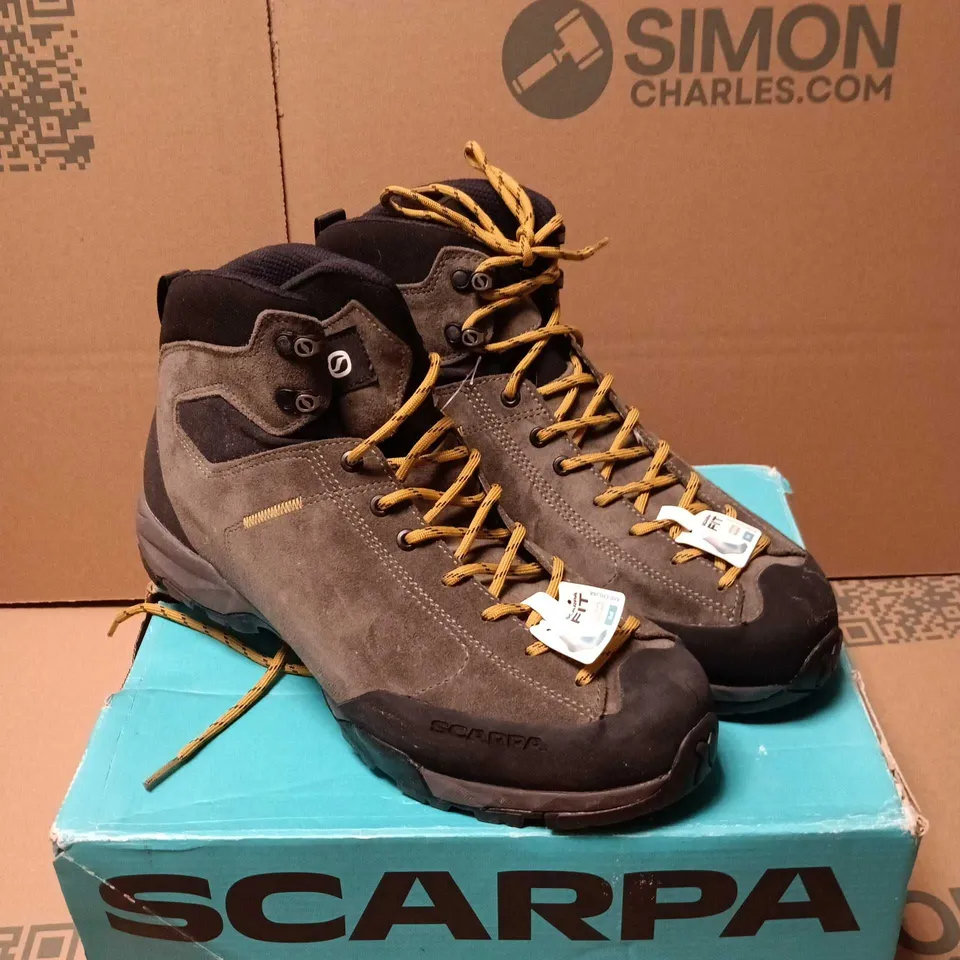 BOXED PAIR OF SCARPA MOJITO HIKE GTX BOOTS - 11