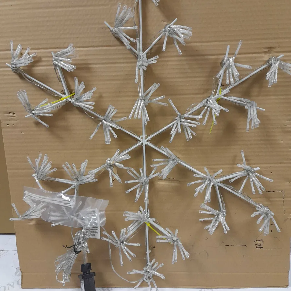 SNOWFLAKE LIGHT OUTDOOR CHRISTMAS DECORATION RRP £63