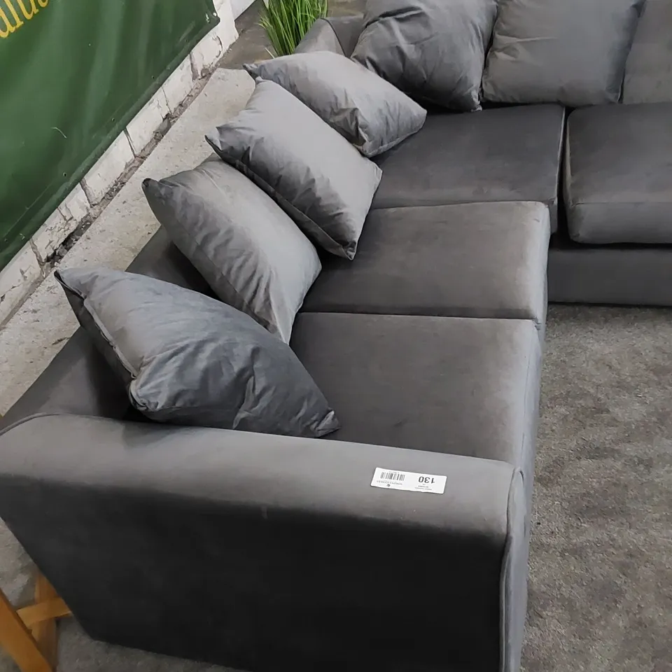 DESIGNER CORNER SOFA IN GREY FABRIC WITH SCATTER CUSHIONS 