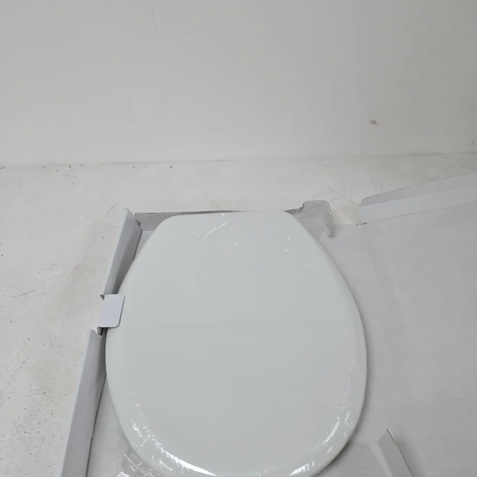BEMIS MOULDED WOOD TOILET SEAT – WHITE, BOXED