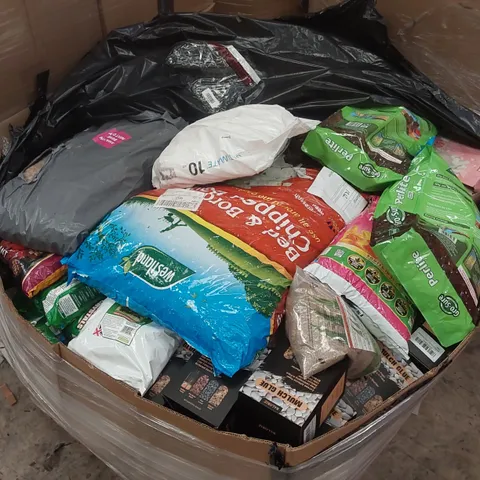 PALLET CONTAINING A LARGE ASSORTMENT OF GARDENING PRODUCTS AND OTHER ASSORTED GOODS INCLUDING: CHIPPED BARK, WESTLAND PERLITE, CHLORINE TABLETS, SODA CRYSTALS ECT
