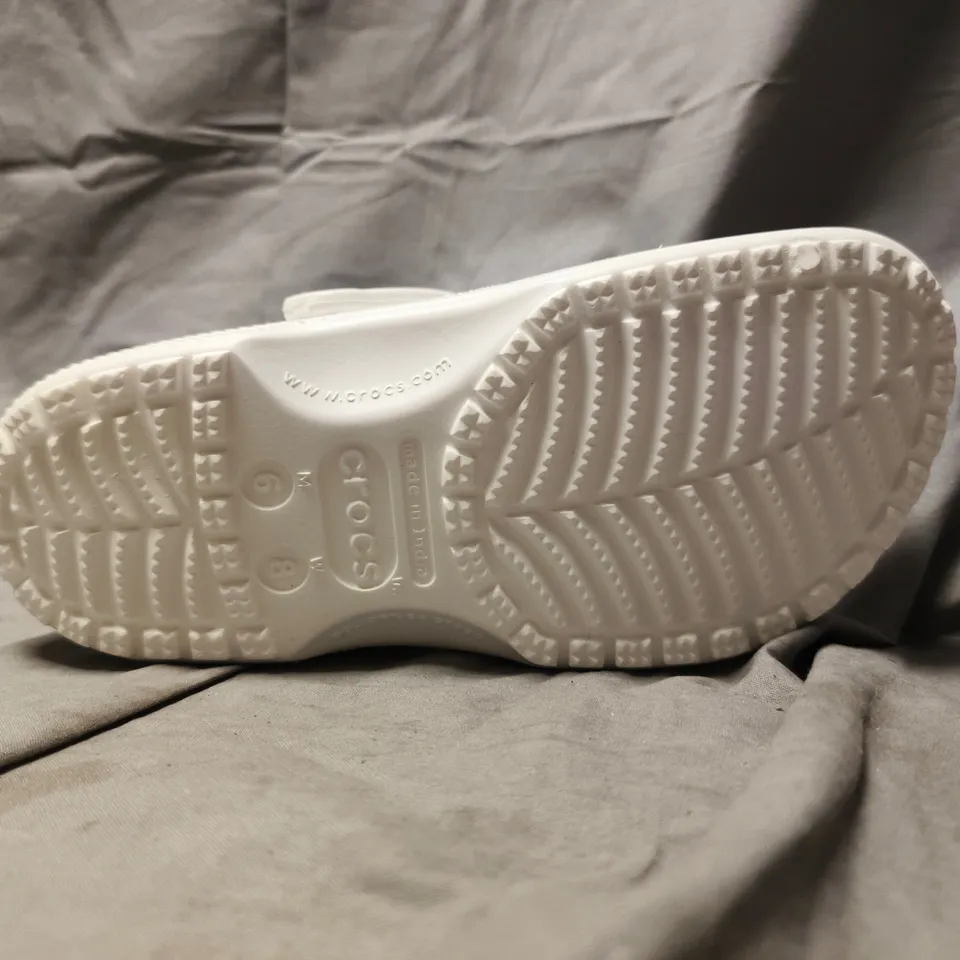 PAIR OF CROCS CLASSIC CLOGS IN WHITE SIZE UK M5/W6