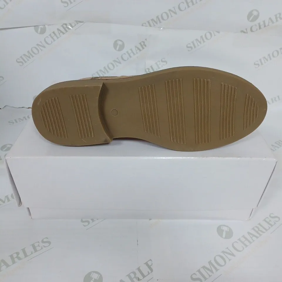 BOXED MENS MARSH MICROSUEDE SHOES IN BISCUIT SIZE 10