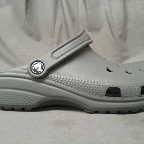 BOXED PAIR OF CROCS CLASSICS IN GREY UK SIZE M8/W9