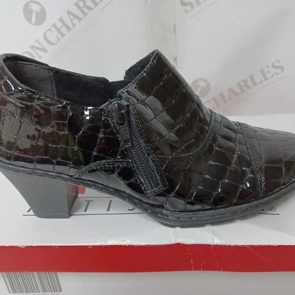 BOXED PAIR OF RIEKER SHOE BOOTS IN BLACK/CROCODILE SIZE 4