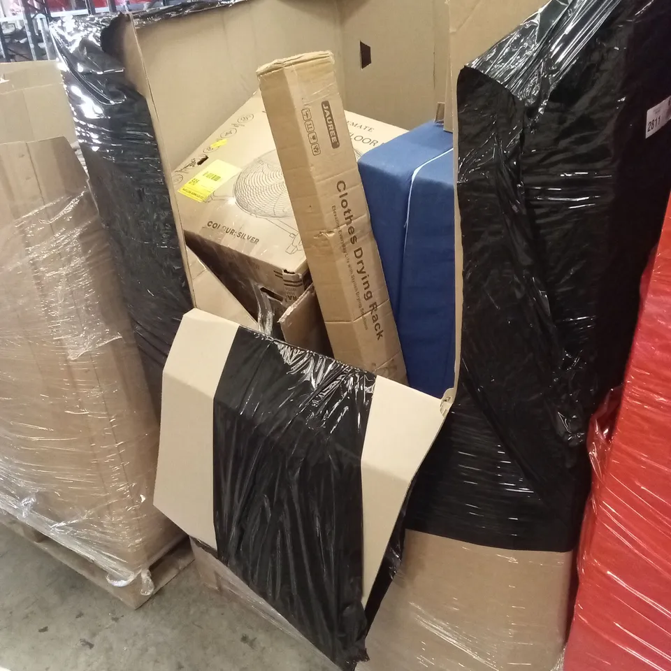 PALLET OF ASSORTED HOUSEHOLD GOODS AND PRODUCTS TO INCLUDE; CHROME FLOOR FAN, IRONING BOARD, CLOTHES DRYING RACK ETC