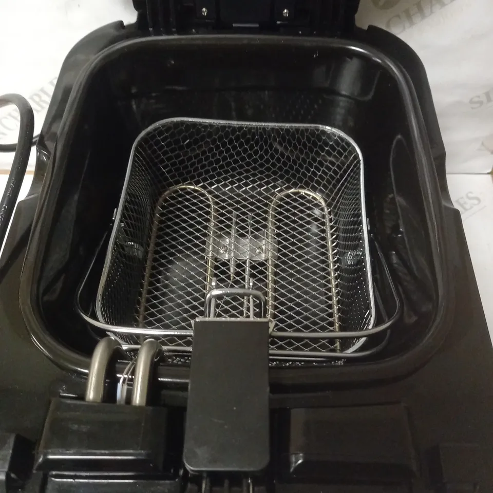 RUSSELL HOBBS DIGITAL DEEP FRYER