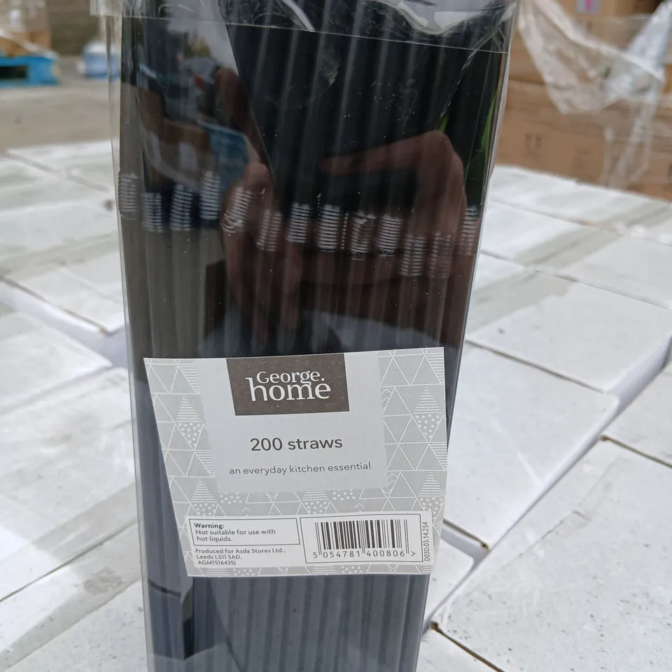 PALLET OF APPROXIMATELY 20 BOXES OF SIX PACKS OF 200 STRAWS