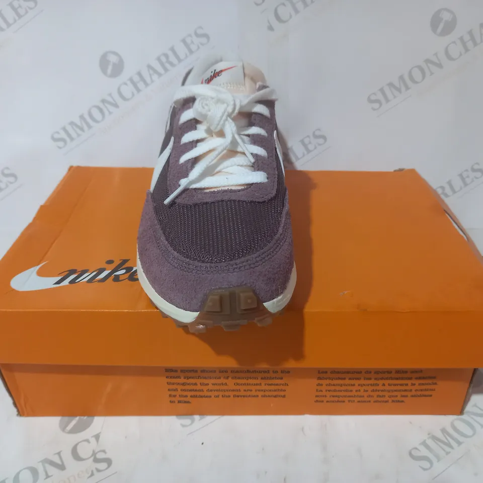 BOXED PAIR OF NIKE WAFFLE DEBUT TRAINERS IN PLUM/OFF WHITE UK SIZE 6.5