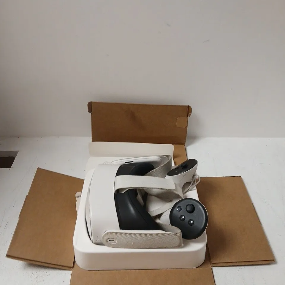META QUEST 3S VR HEADSET WITH CONTROLLERS – BOXED