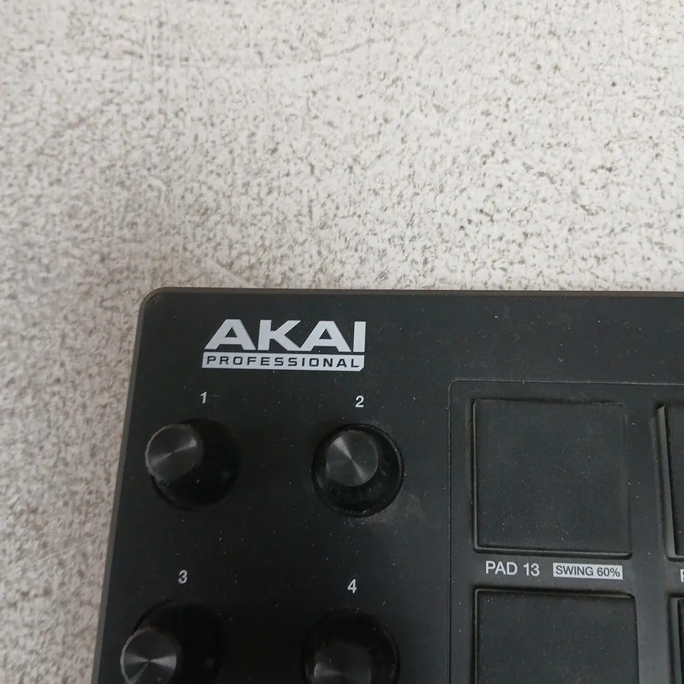 AKAI MPD218 PROFESSIONAL PAD CONTROLLER
