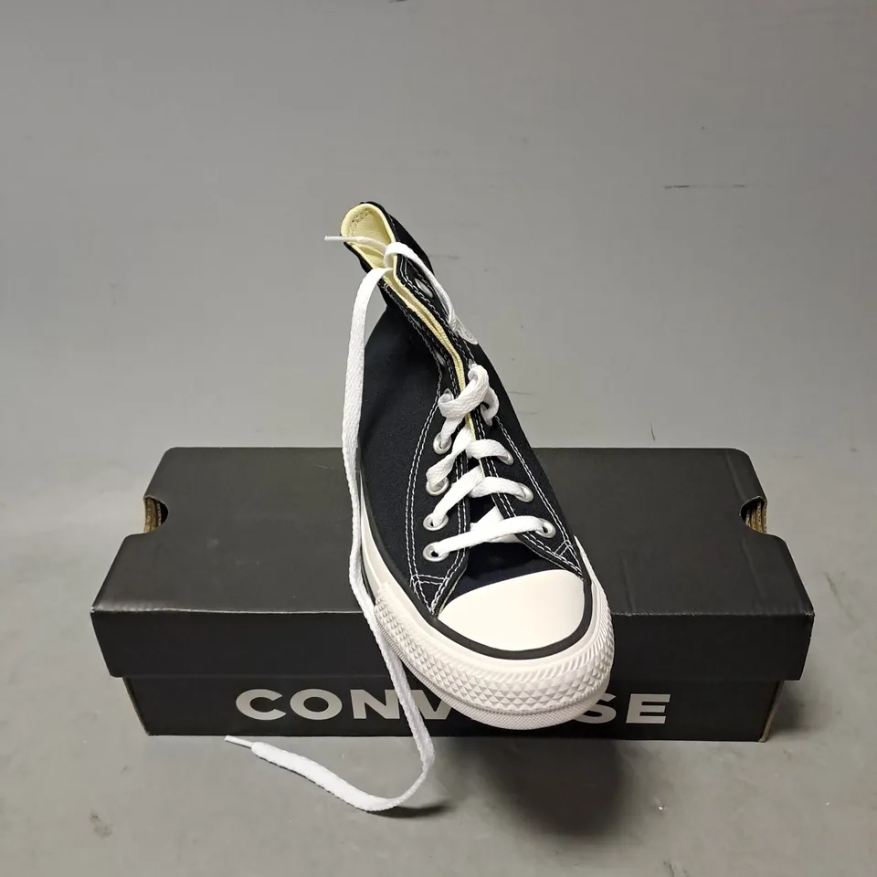 BOXED PAIR OF CONVERS CHUCK ALL STAR SHOES IN BLACK/WHITE SIZE M4.5/W6.5