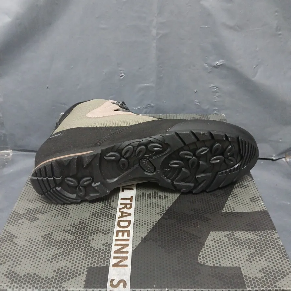 BOXED PAIR OF AKU TACTICAL SPIDER II BOOTS - 10