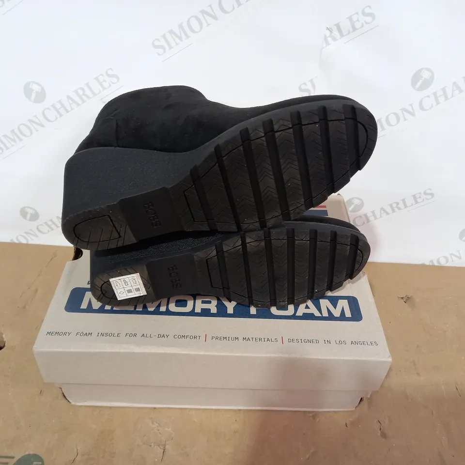 BOXED PAIR OF SKECHERS - SIZE 6