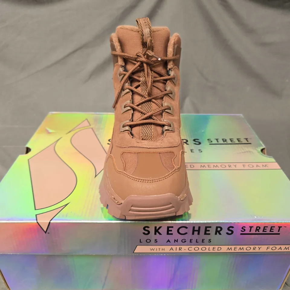 BOXED SKECHERS AIR-COOLED BOOTS IN BROWN - 6