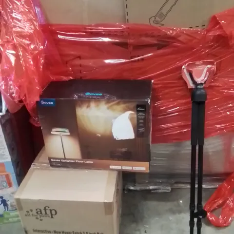 PALLET OF ASSORTED HOUSEHOLD GOODS AND PRODUCTS TO INCLUDE;TRIPOD,HYPER FETCH DOG TOY,GOVEE FLOOR LAMP