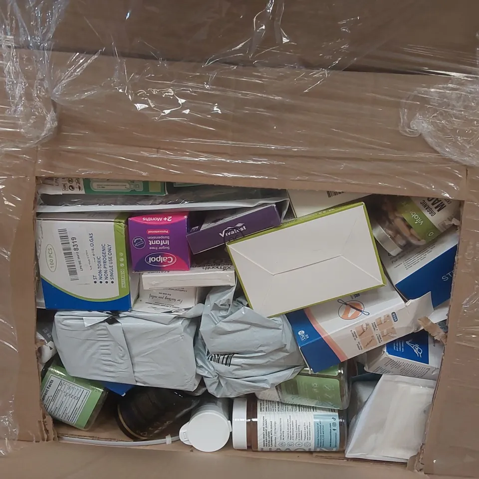 PALLET CONTAINING A VERY LARGE QUANTITY OF ASSORTED MEDICAL PRODUCTS